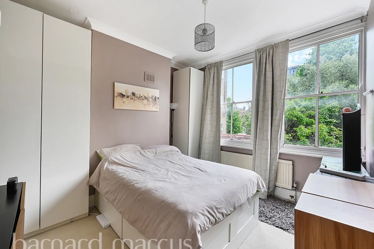 Flat Lavender Gardens in Greater London