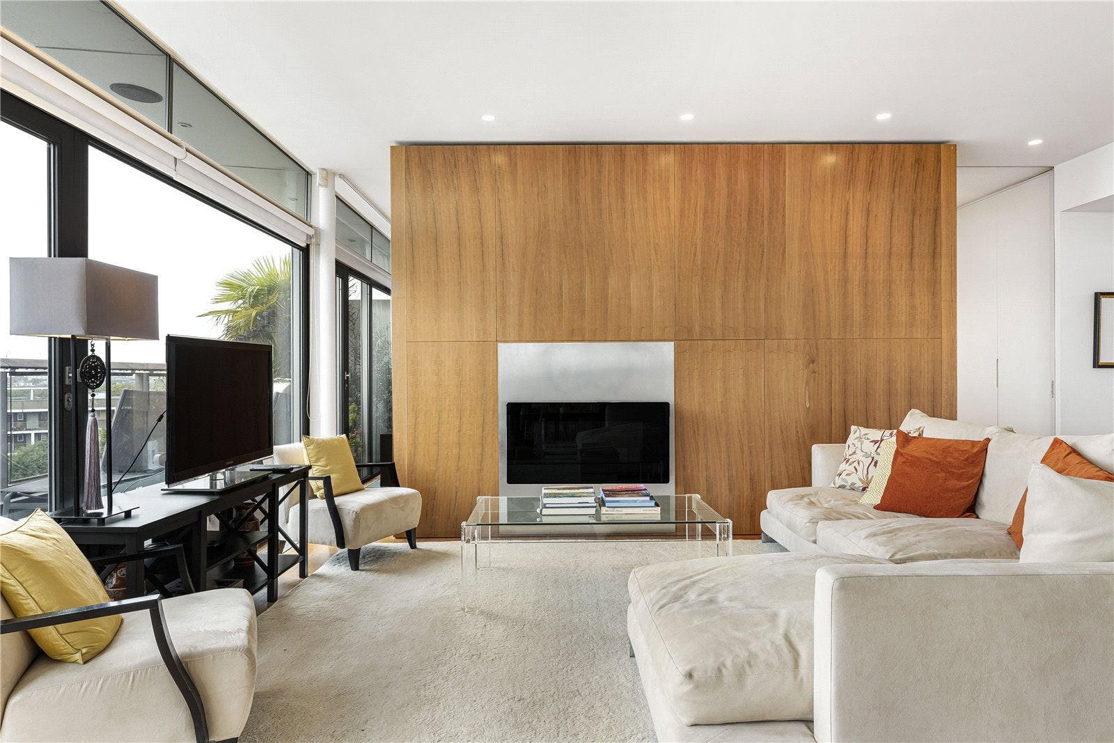 Flat Pentonville Road in Greater London