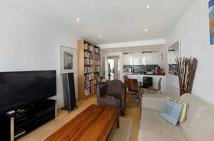 Flat Goodman Street in Greater London