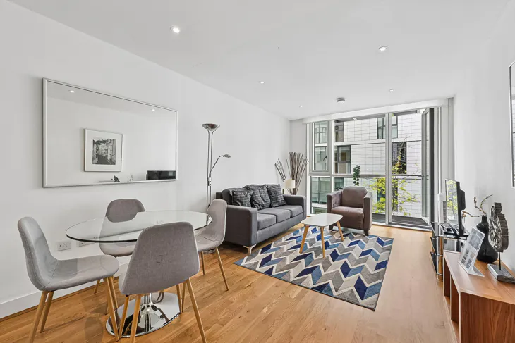 Flat Goodman Street in Greater London