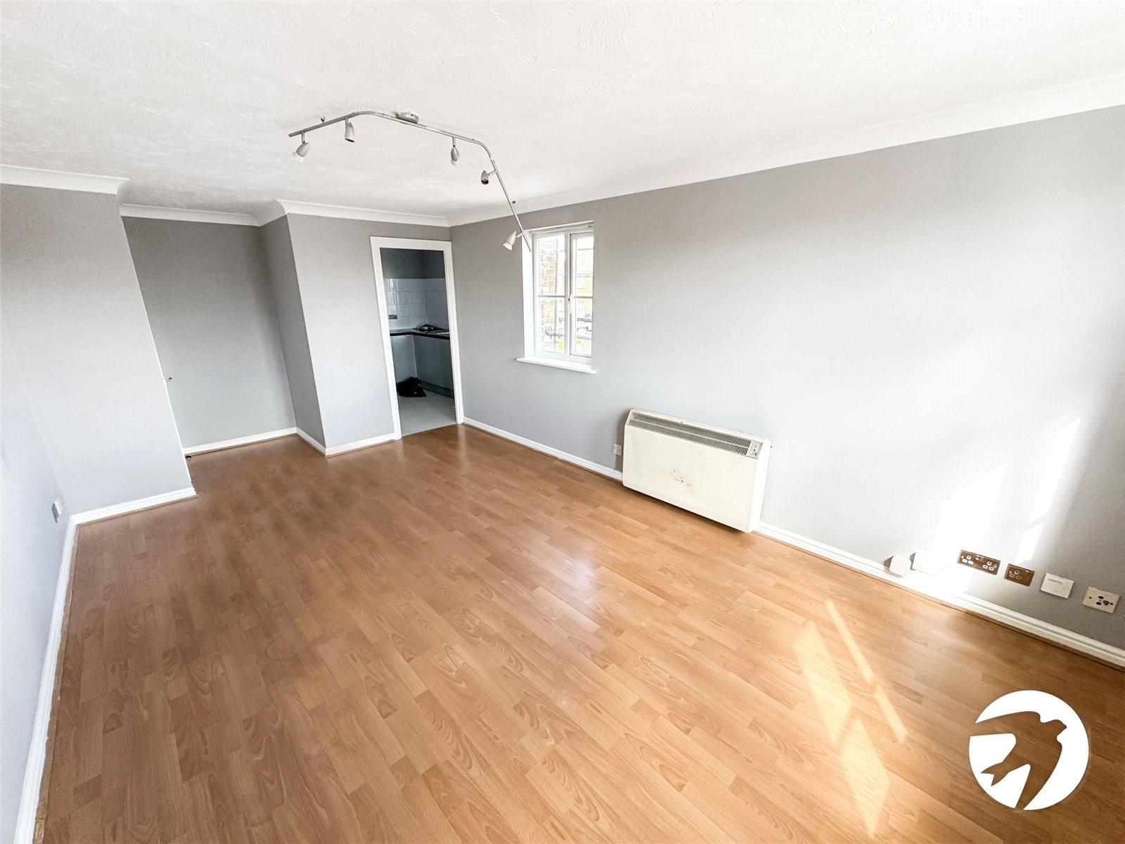 Flat Fairway Drive in Greater London
