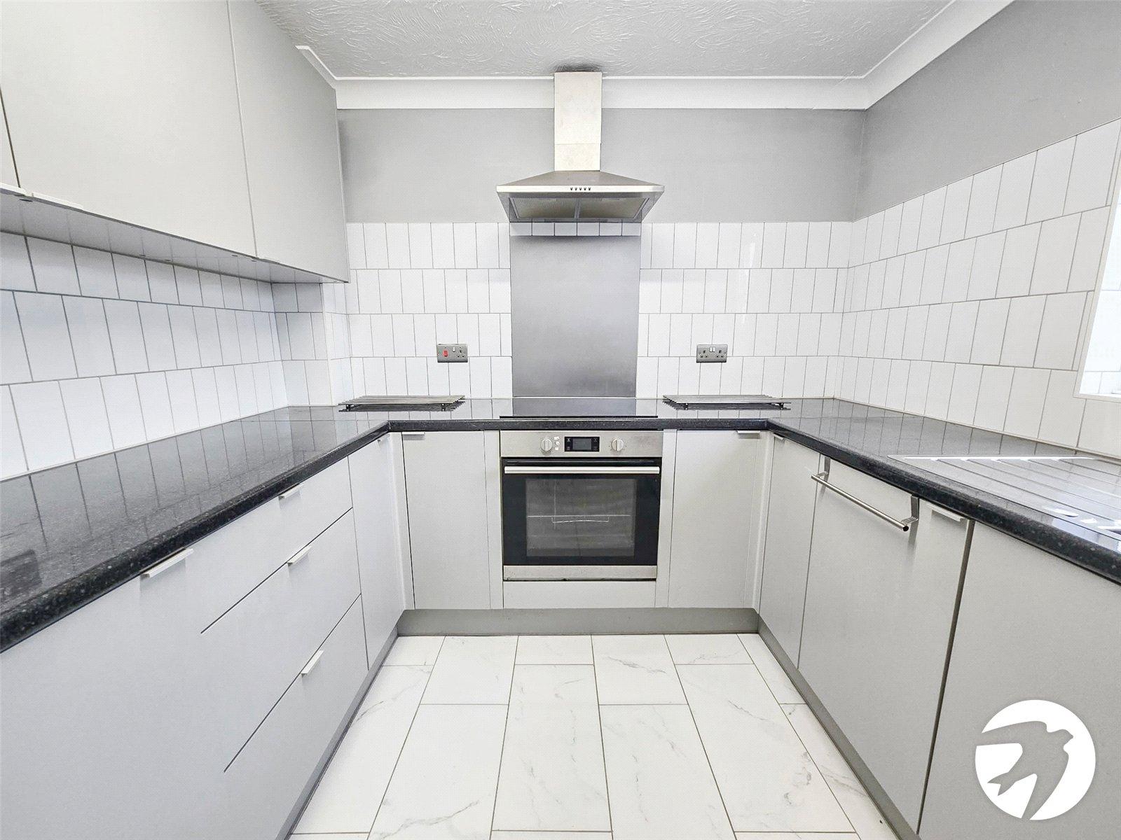 Flat Fairway Drive in Greater London