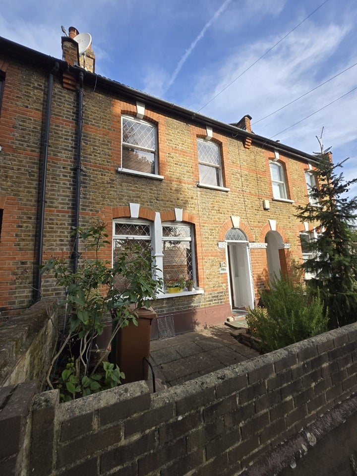 House Farmer Road in Greater London