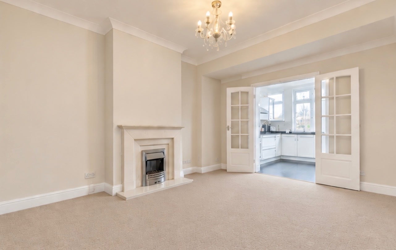 House Roxy Avenue in Greater London