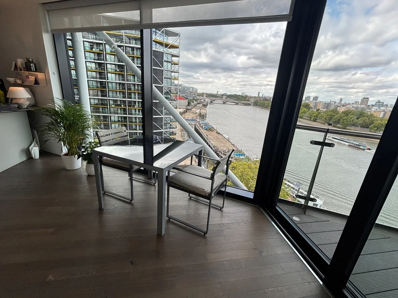 Flat Tideway Walk in Greater London