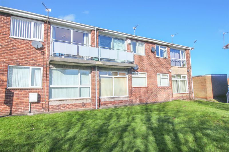 Flat Hanover Drive in Gateshead