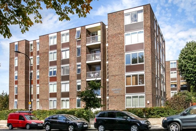 Flat Boundary Road in London