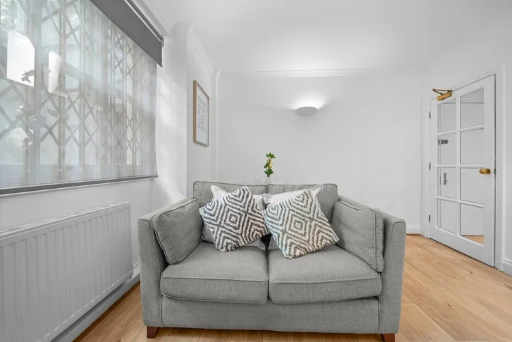 Flat Sussex Gardens in City of Westminster