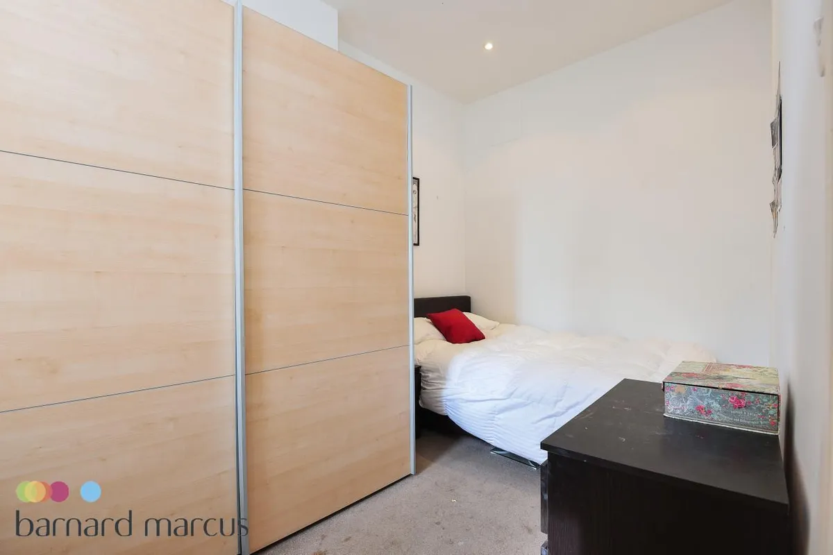 Flat Bedford Road in Greater London