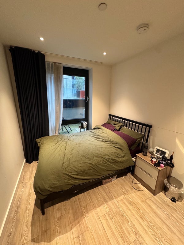 Flat Exhibition Way in Greater London
