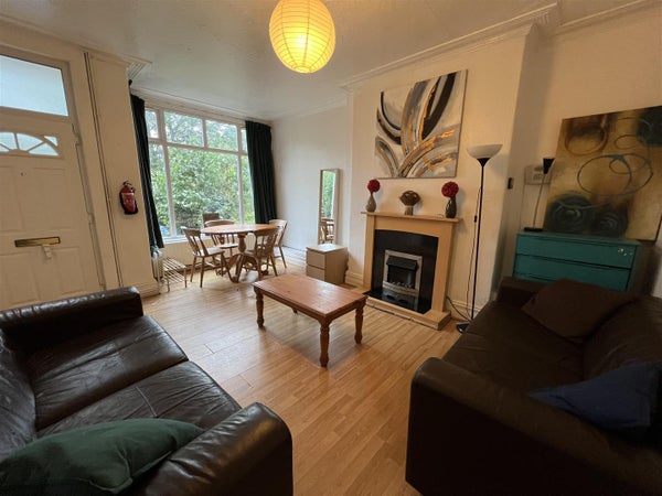 House Stanmore Avenue in Leeds