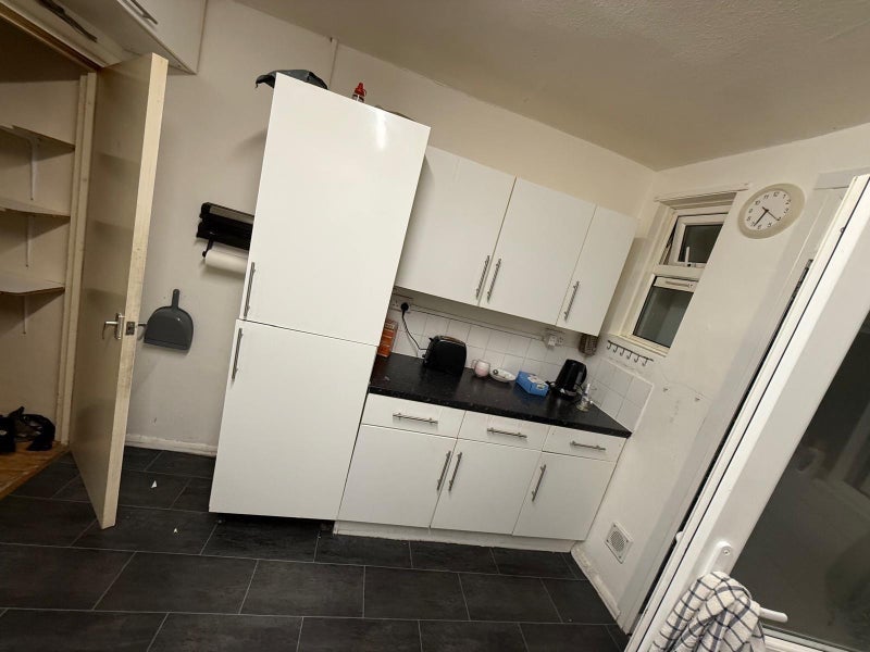 Room Sutton Road in Greater London