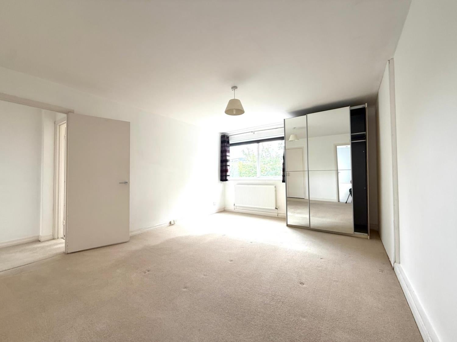 Flat Oakleigh Road North in Greater London