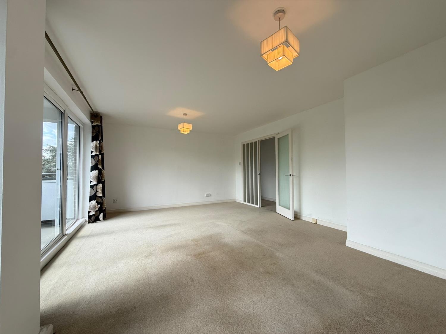 Flat Oakleigh Road North in Greater London