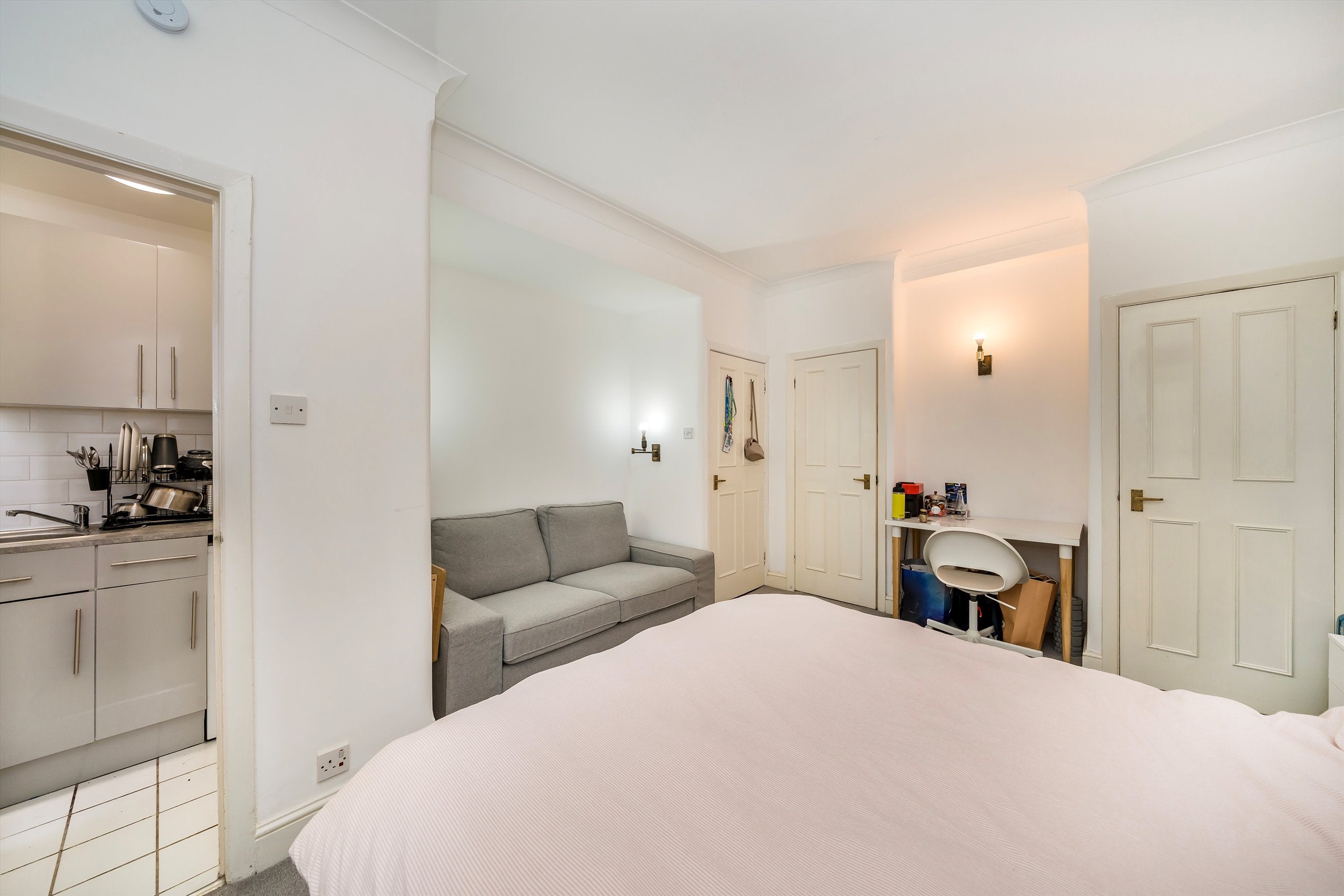 Flat Sloane Avenue in Greater London