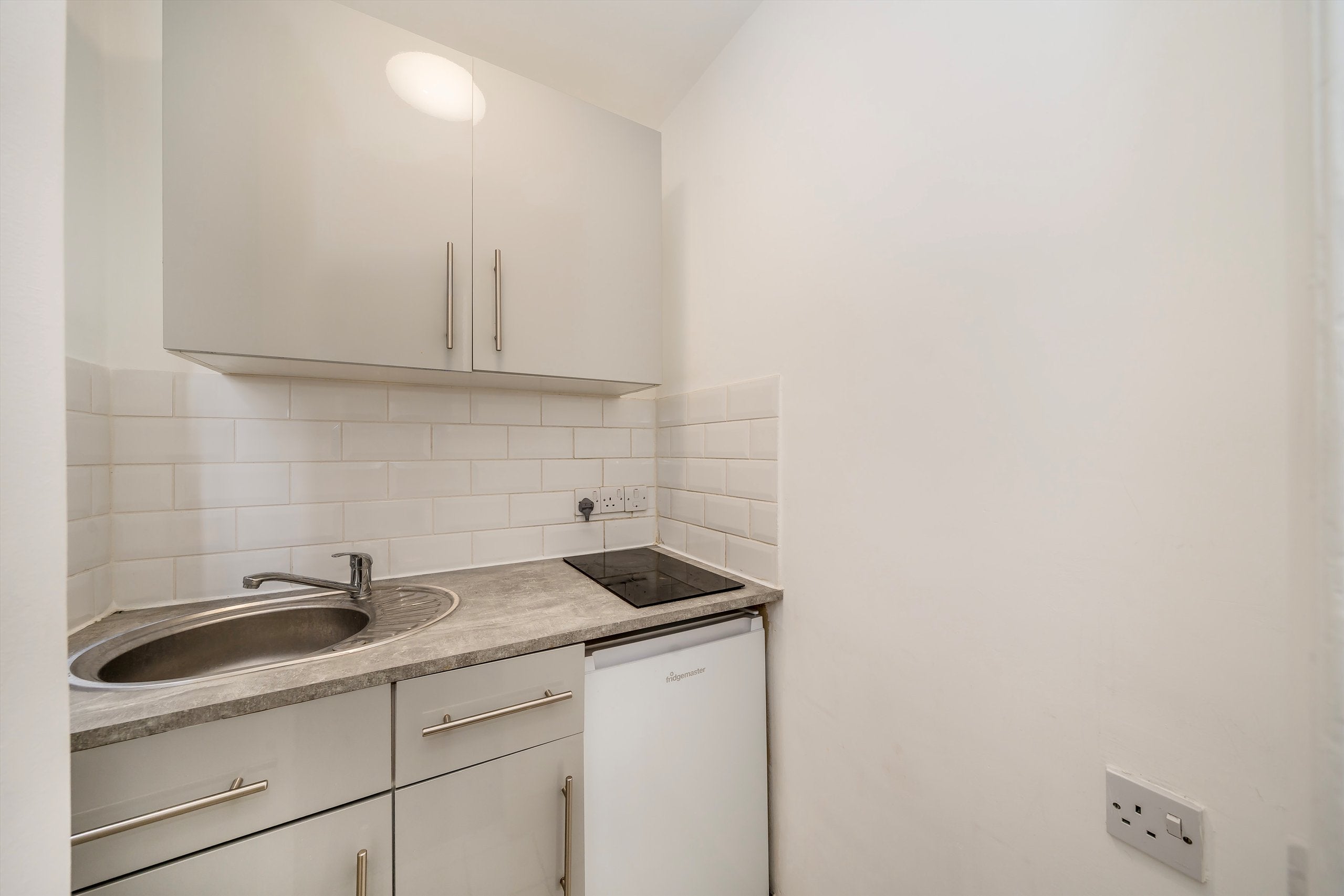 Flat Sloane Avenue in Greater London