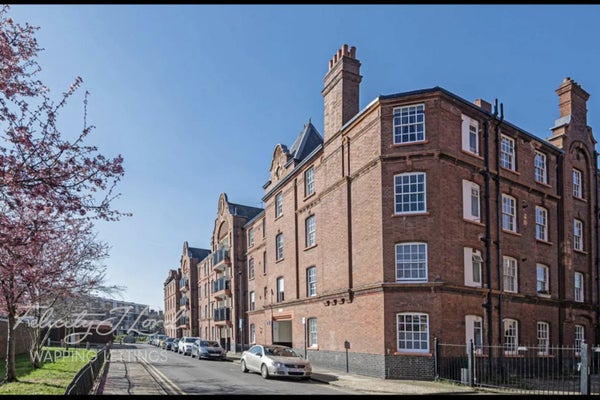 Flat Cressy Place in London