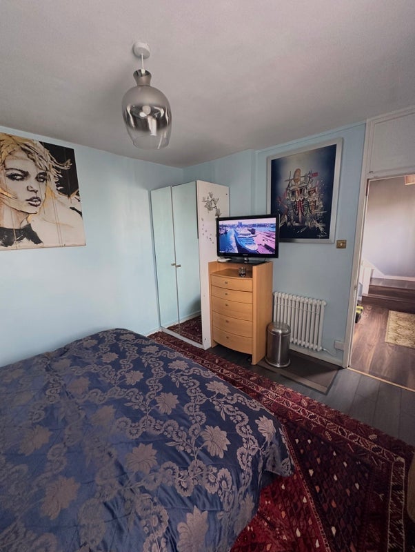 Room Longshore in Greater London