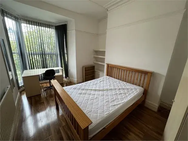 Room Uplands Crescent in Swansea