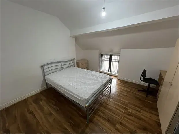 Room Uplands Crescent in Swansea