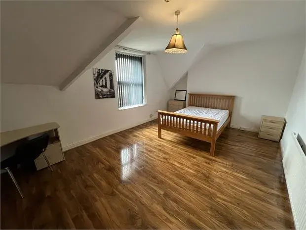 Room Uplands Crescent in Swansea