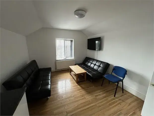 Room Uplands Crescent in Swansea