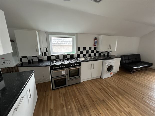 Room Uplands Crescent in Swansea