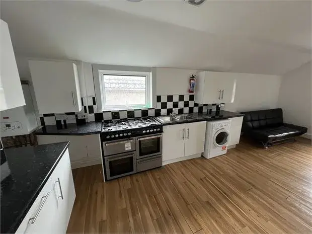 Room Uplands Crescent in Swansea