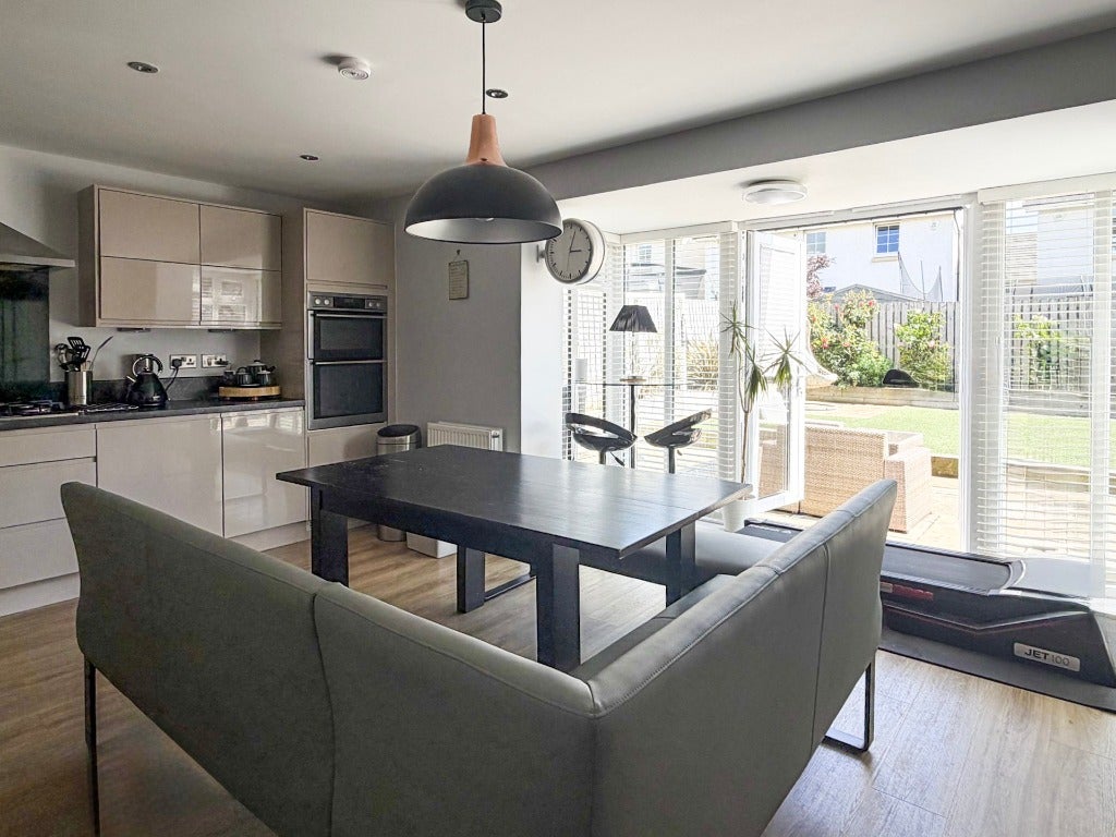 House Skerryvore Loan in City of Edinburgh