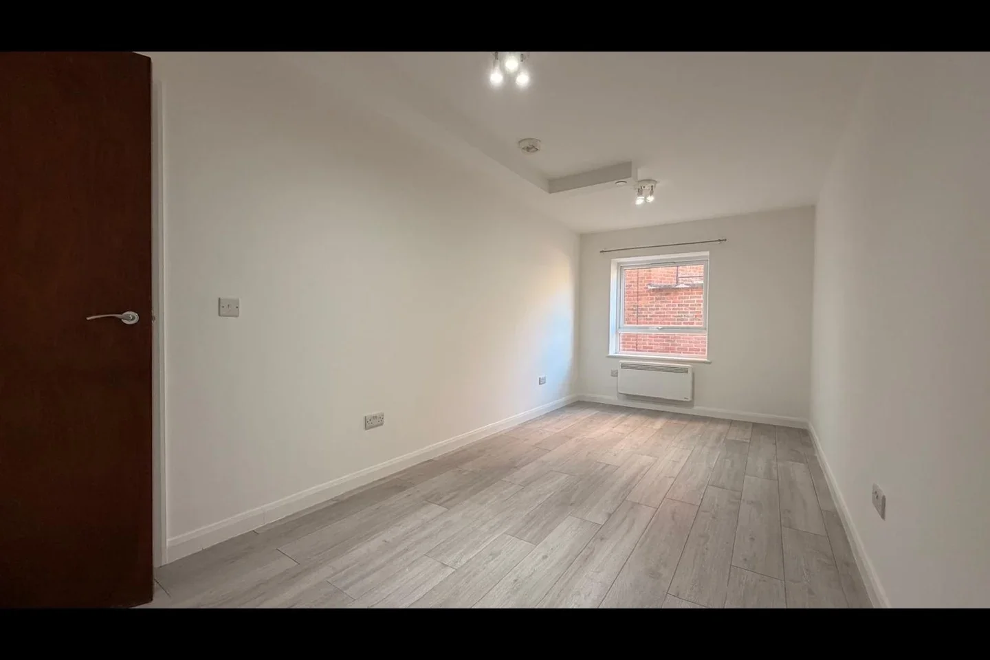Flat Fife Road in Greater London