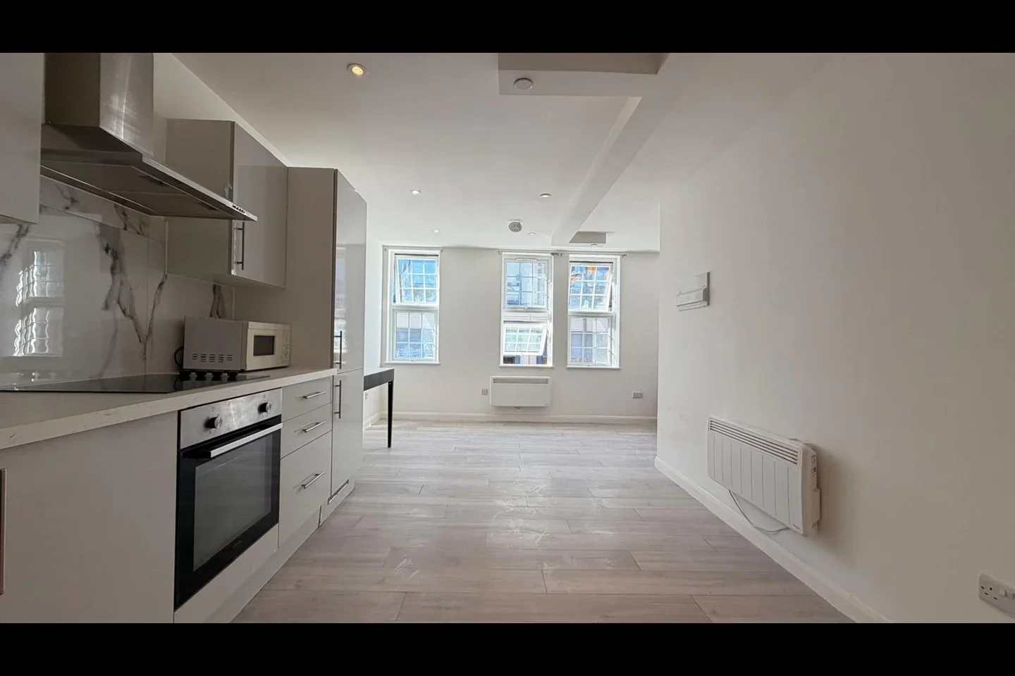 Flat Fife Road in Greater London