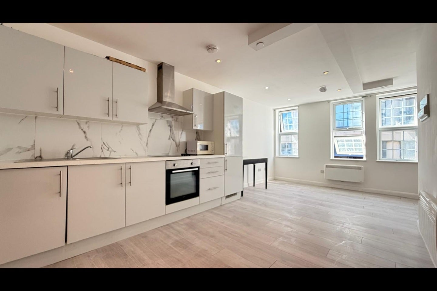 Flat Fife Road in Greater London