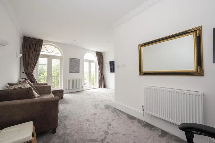 House Savery Drive in Elmbridge
