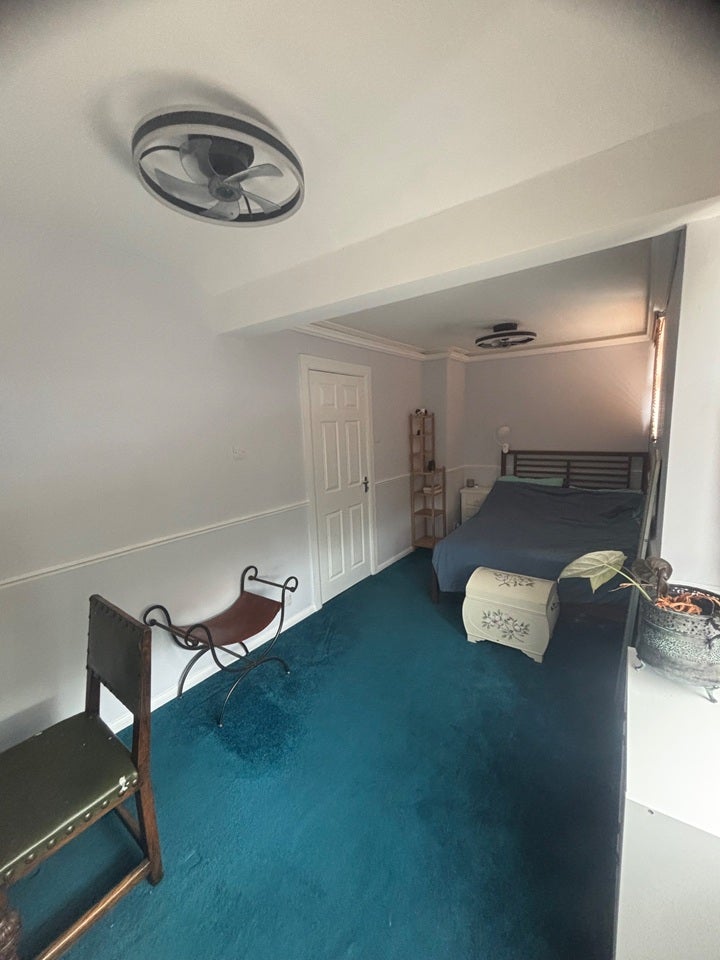 Room Ridgemount Avenue in Greater London