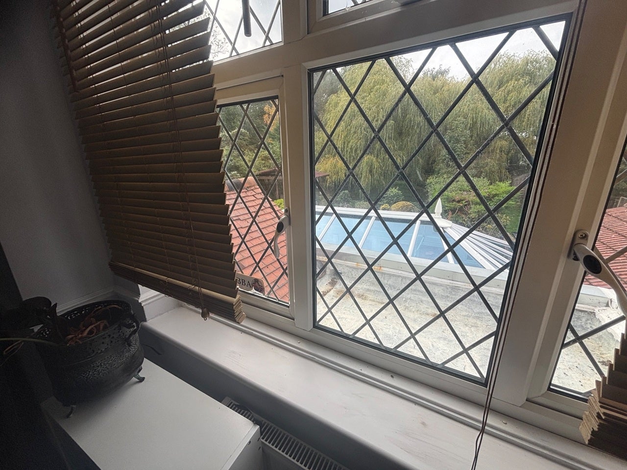 Room Ridgemount Avenue in Greater London