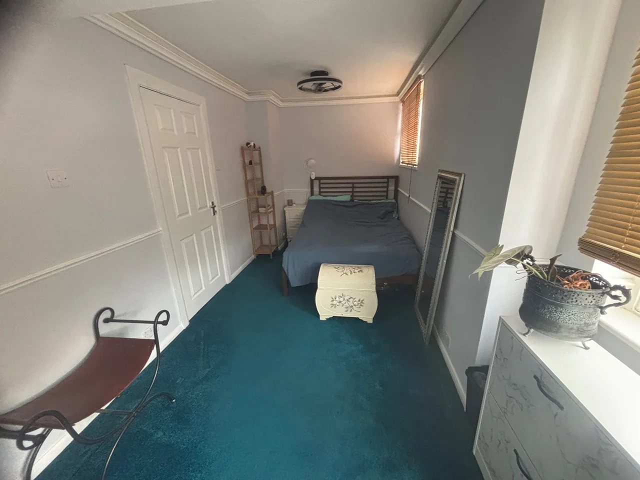 Room Ridgemount Avenue in Greater London