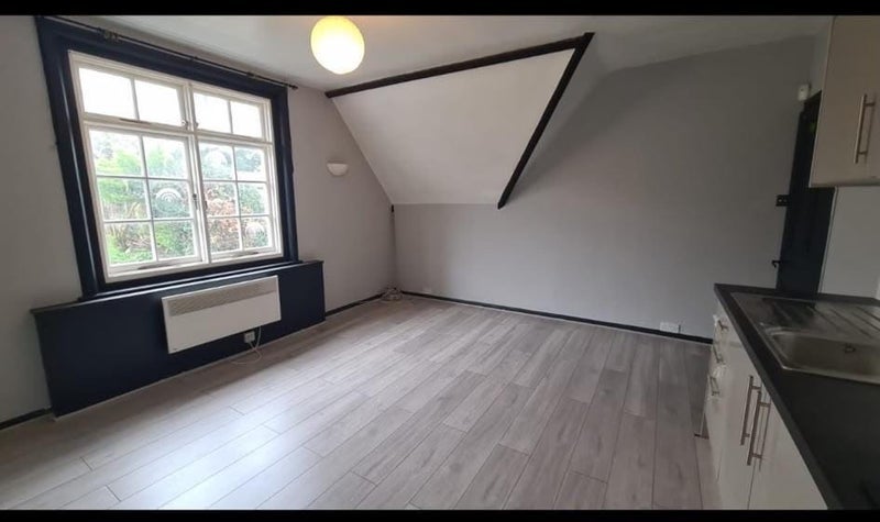 Room Violet Lane in Greater London