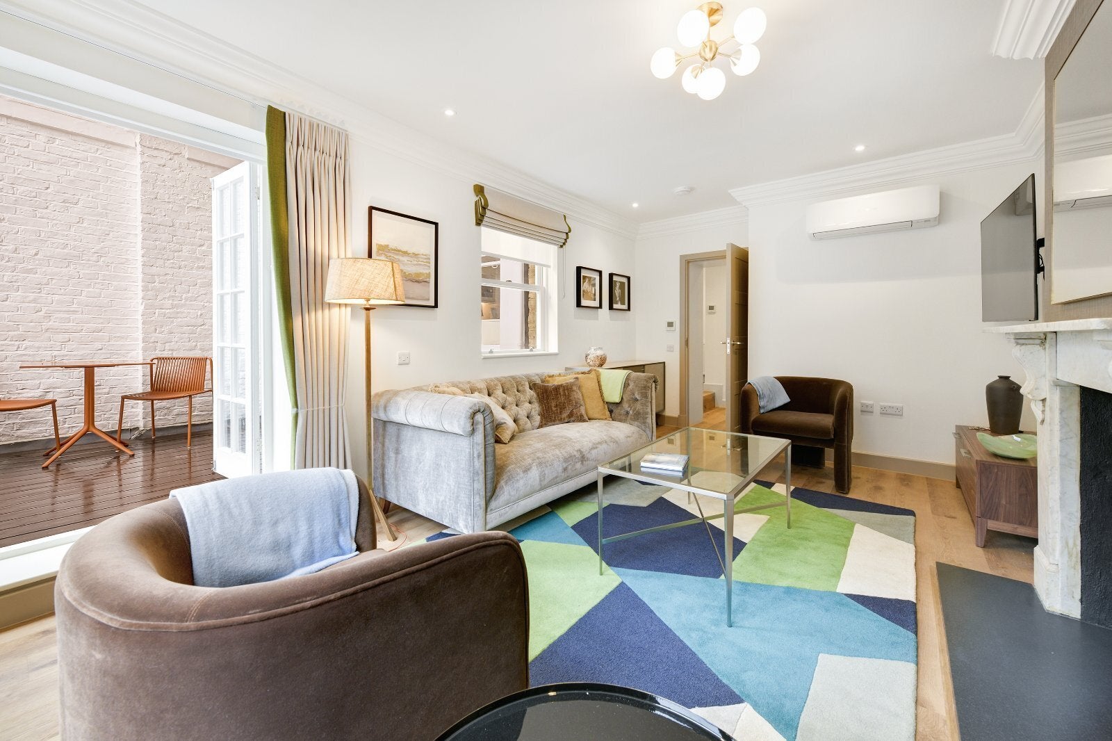 Flat Beaufort Gardens in Greater London