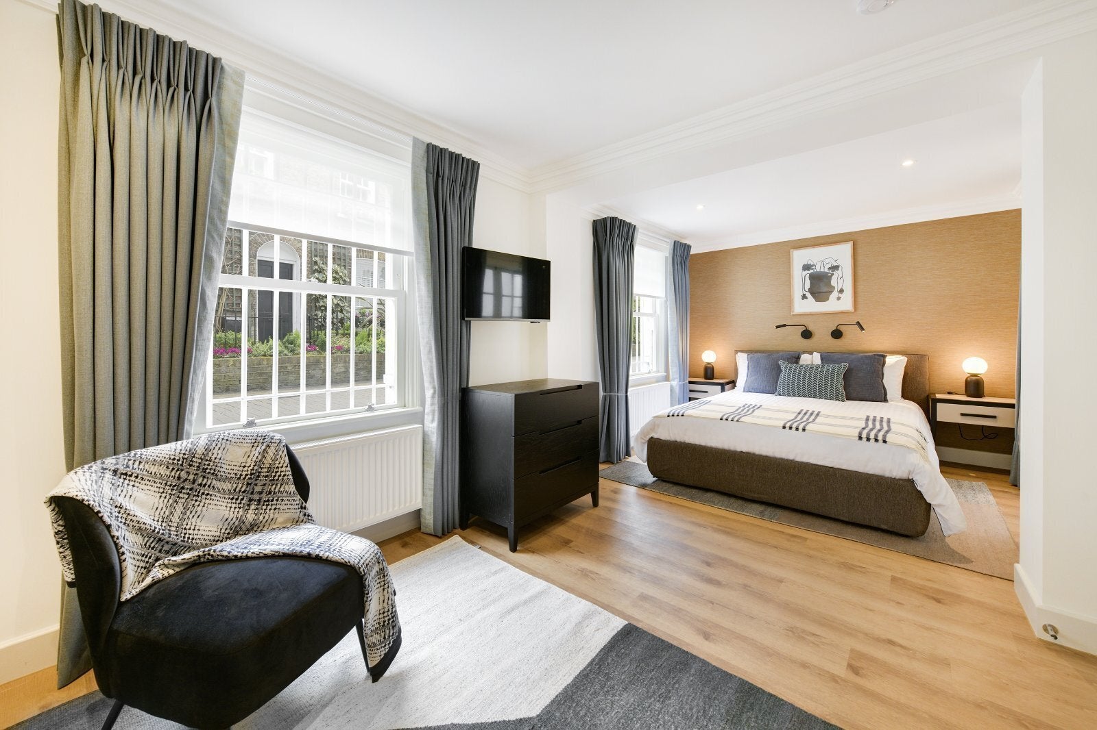 Flat Beaufort Gardens in Greater London