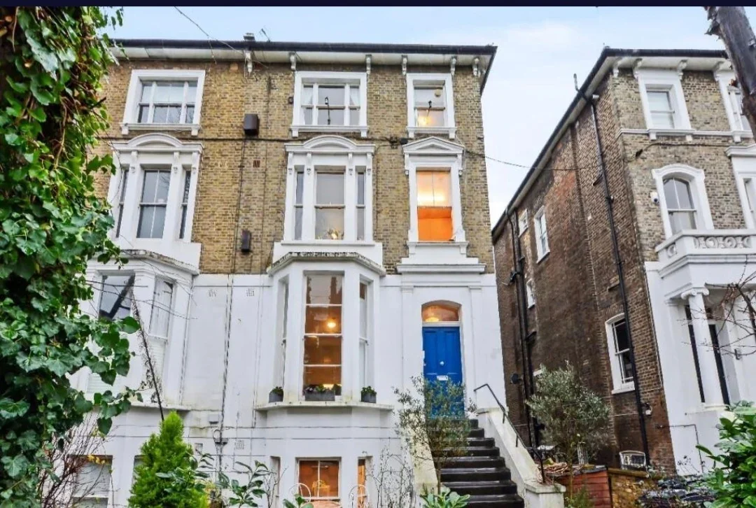 Flat Caversham Road in Greater London