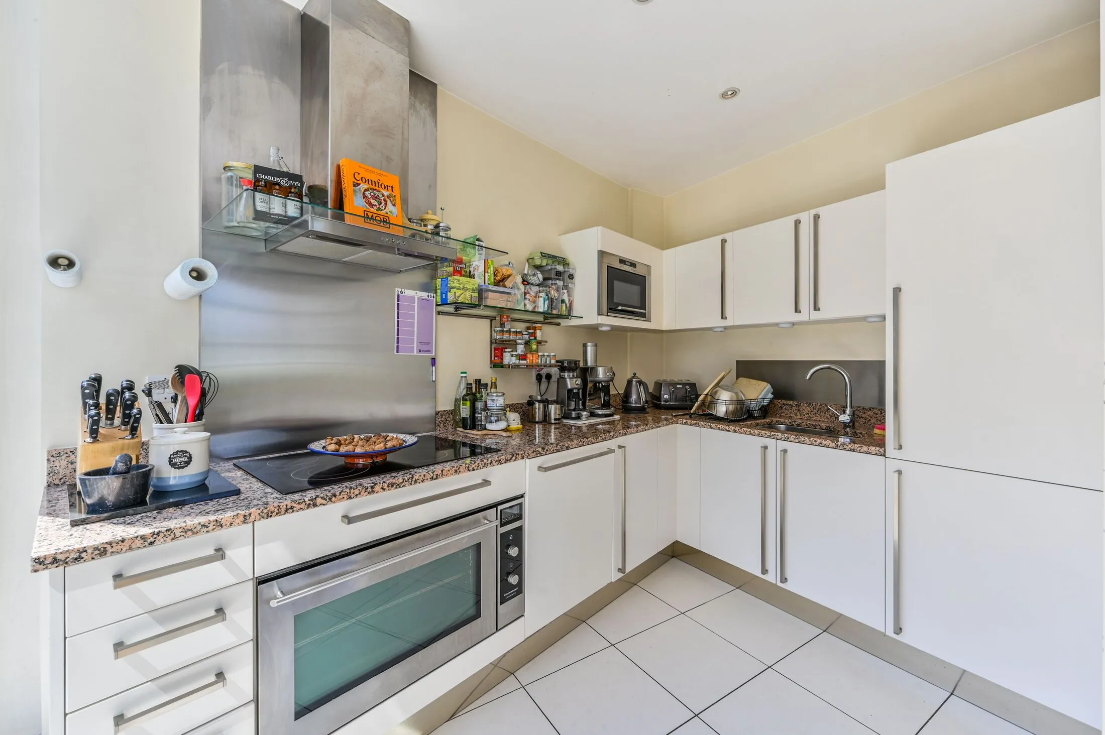 Flat Juniper Drive in Greater London