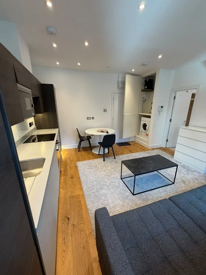 Flat Nobel Drive in Greater London