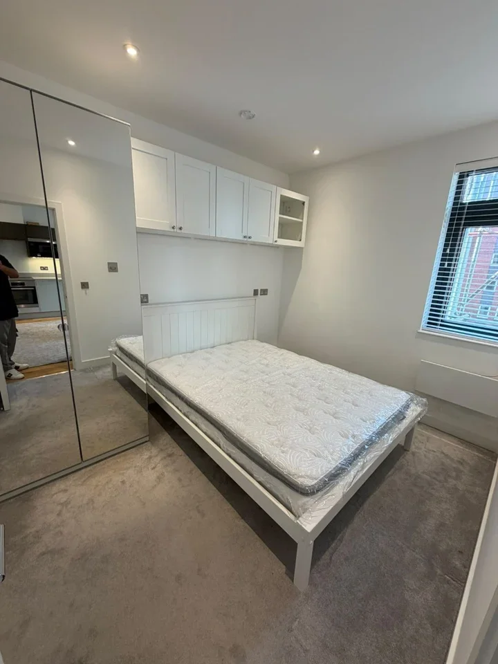 Flat Nobel Drive in Greater London