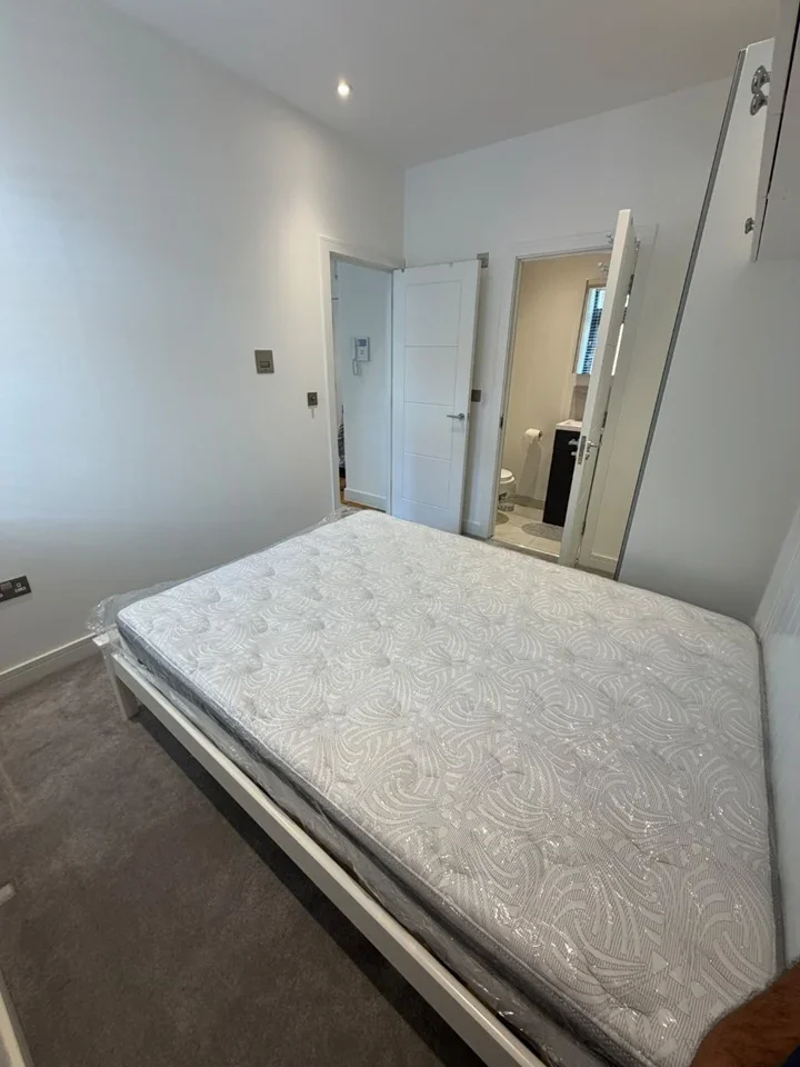 Flat Nobel Drive in Greater London