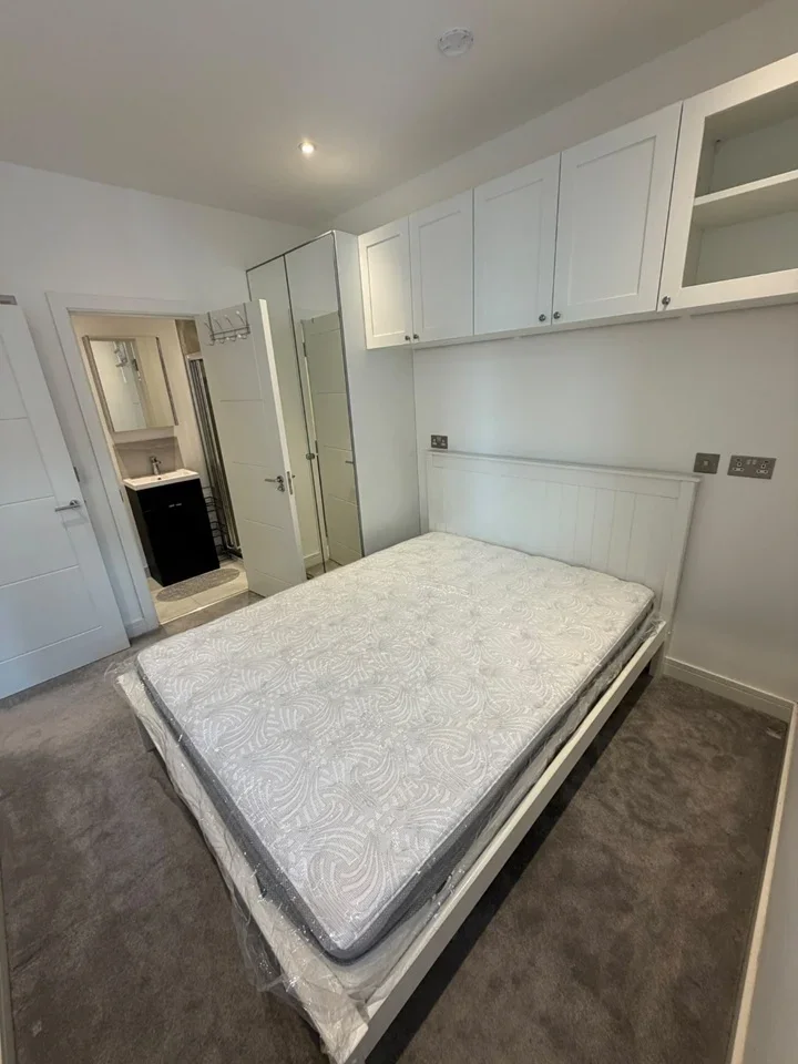 Flat Nobel Drive in Greater London