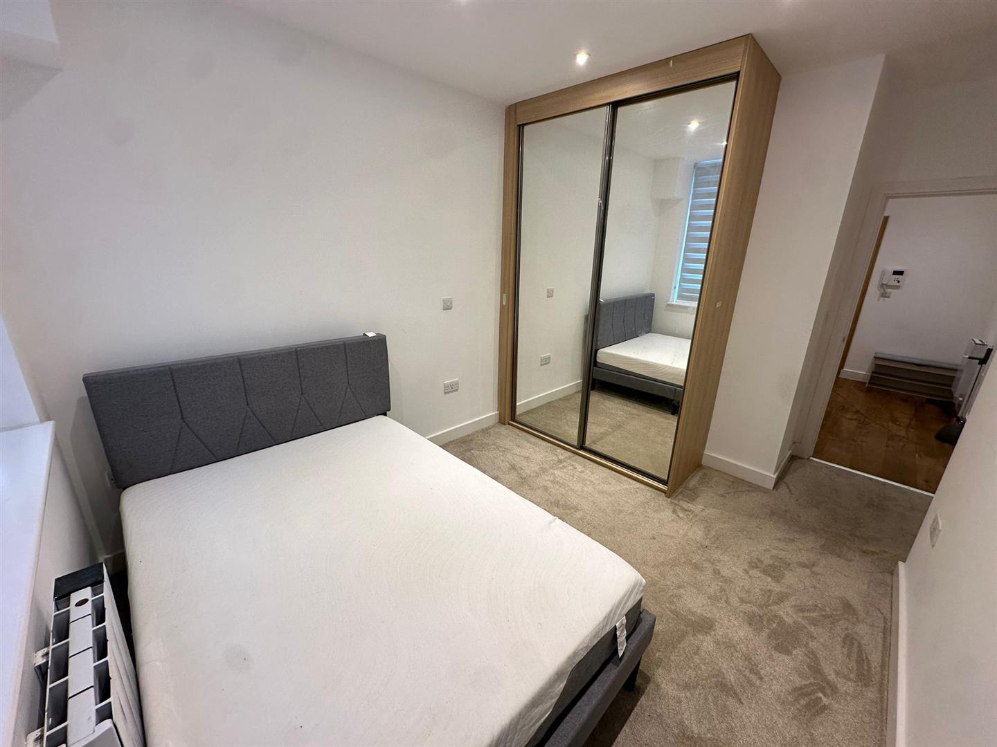 Flat Nobel Drive in Greater London
