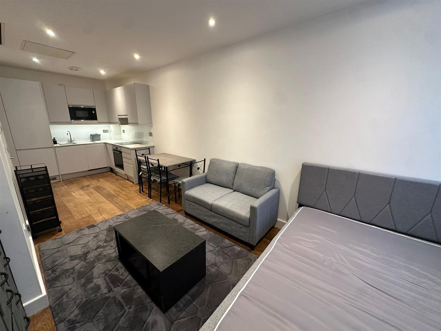 Flat Nobel Drive in Greater London