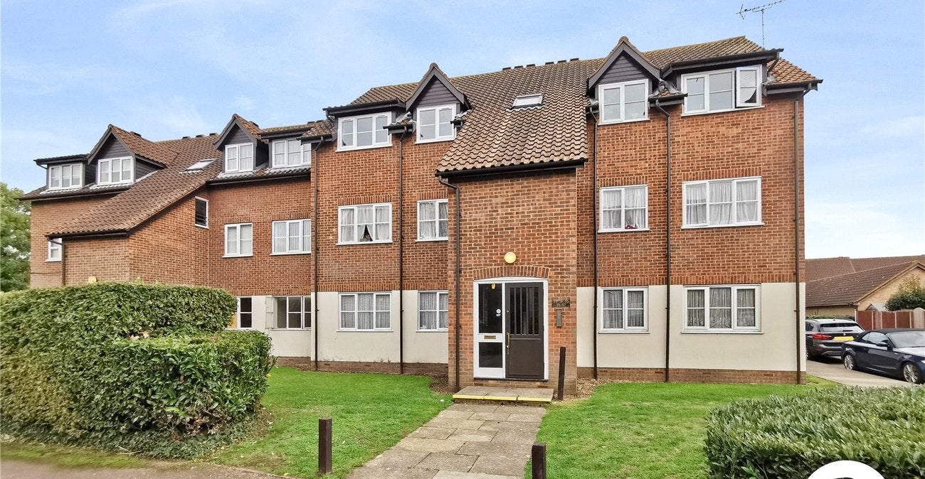 Flat Falcon Close in Dartford