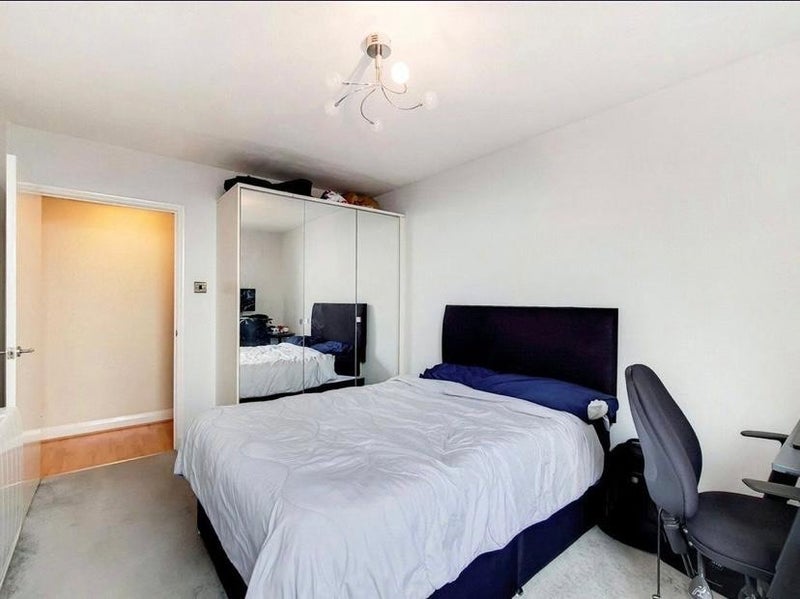 Room Bramlands Close in Greater London