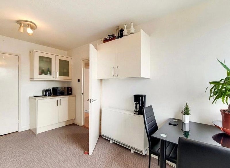 Room Bramlands Close in Greater London
